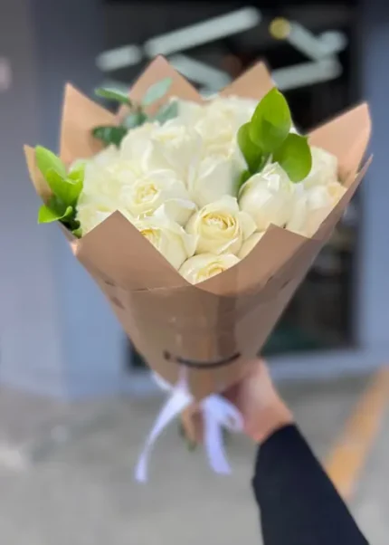 Buquê 25 Rosas Brancas