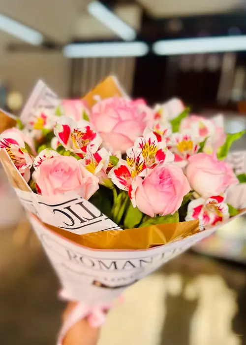 Buquê 8 Rosas cor de Rosa Premium